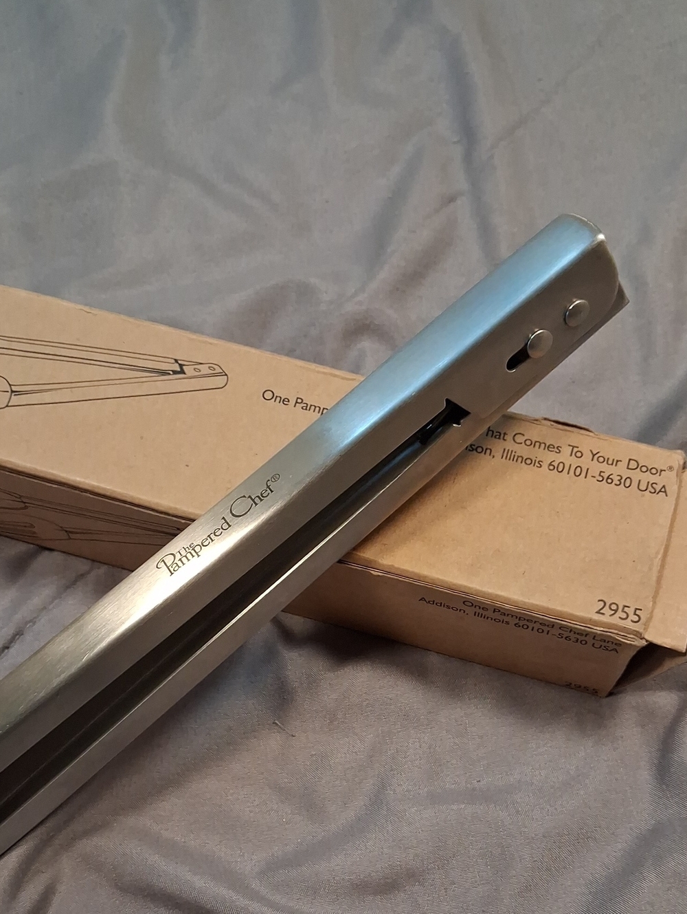 Pampered Chef #2955 Large Chefs Tongs 12” Silicone Tipped NEW - Picture 4 of 4